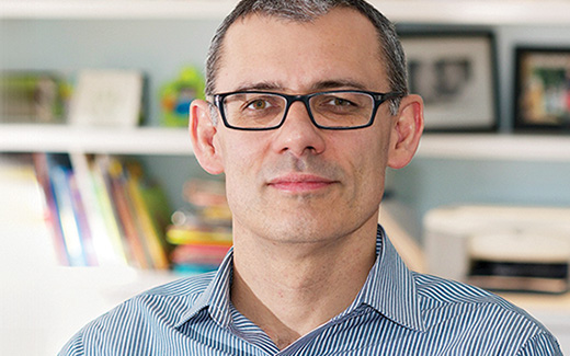 Head shot of Paul Bieniasz